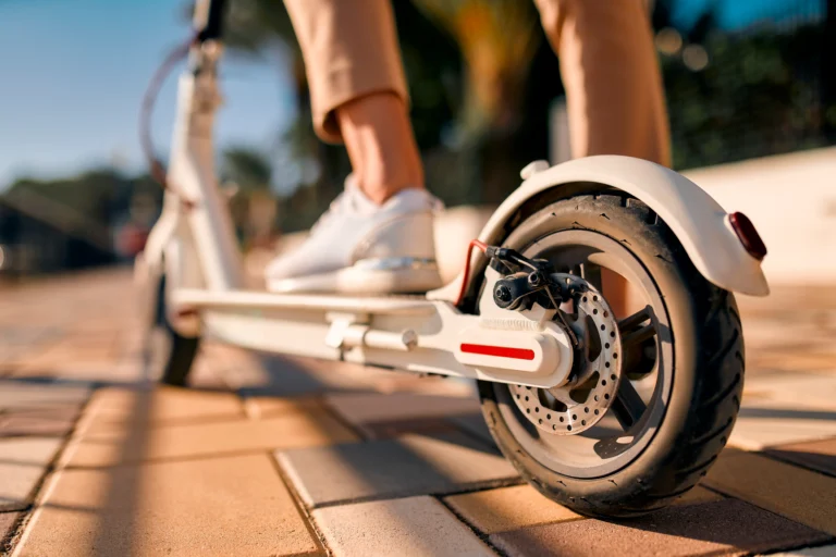 Changer les plaquettes de frein sur trottinette électrique