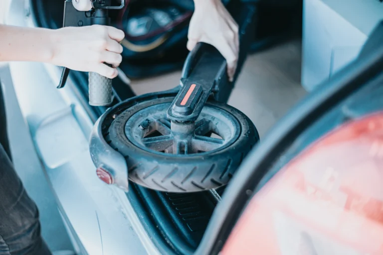 Changer le pneu de la trottinette électrique